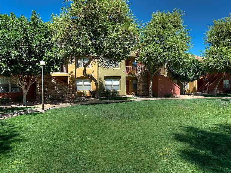 San Lucas Apartments — Photo 15