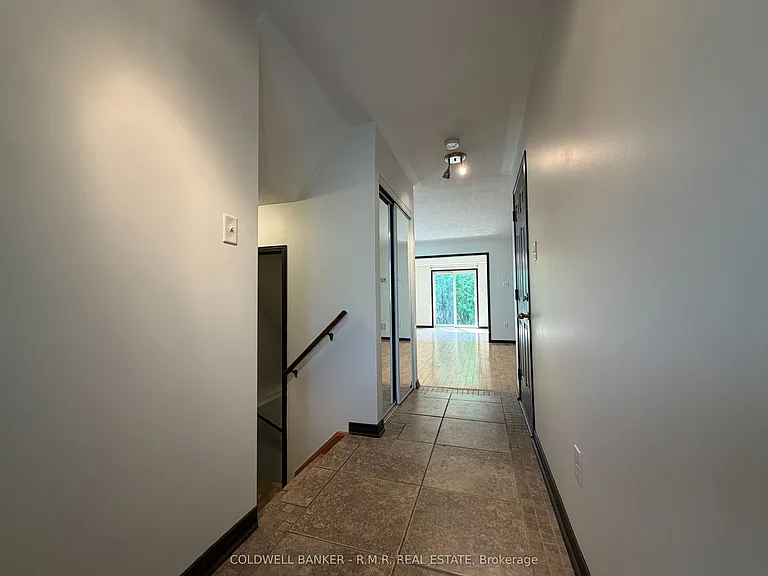 75 Margaret Graham Cres — Photo 6