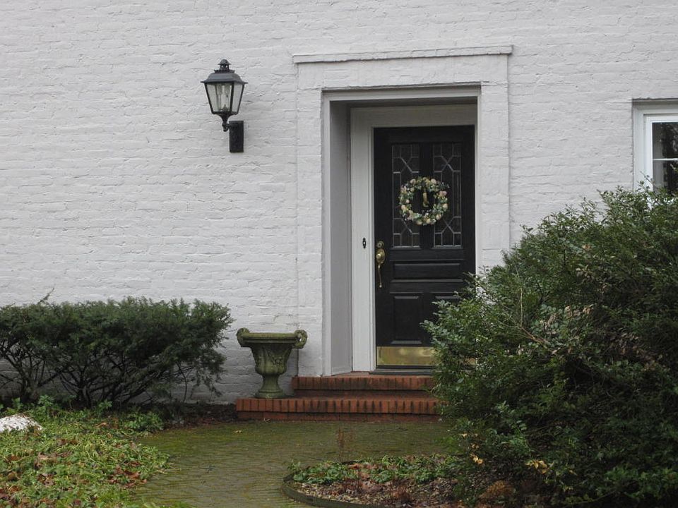 2nd image of 1055 Katherine Dr