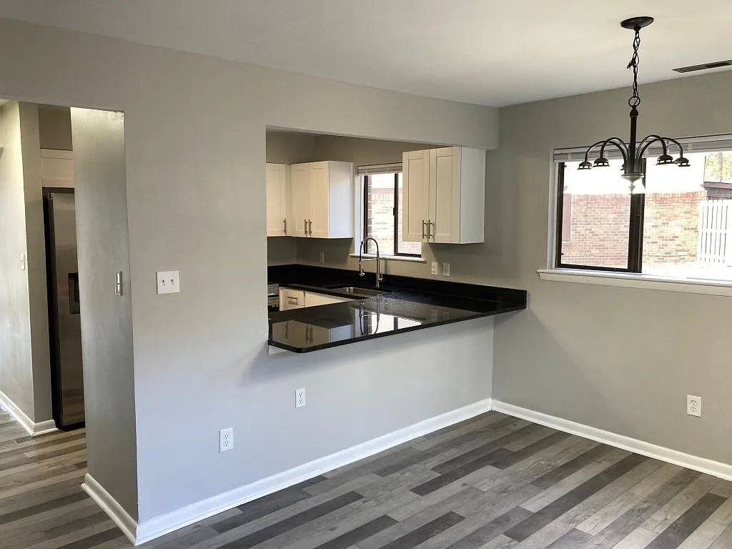 1050 Willow Green Dr — Photo 4