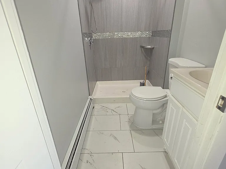 991 Lonsdale Ave #2F — Photo 4