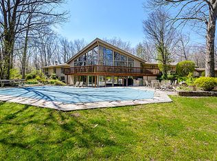 14812 W Imperial Dr, Libertyville, IL 60048