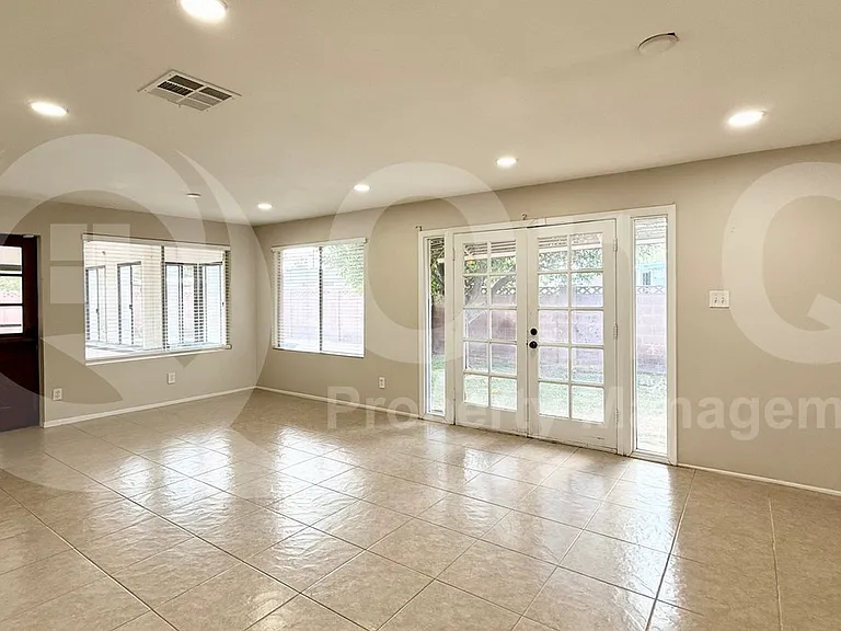 1275 E Loma Vista Dr — Photo 6