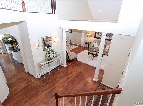 3rd image of 6 Clover Meadow Ct