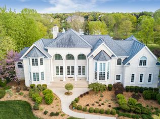 7N201 Windsor Dr, St Charles, IL 60175