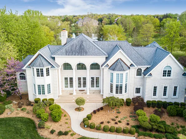 7N201 Windsor Dr, St Charles, IL 60175