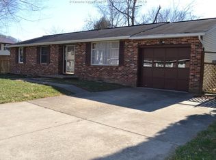13 Pinewood Cir, Saint Albans, WV 25177