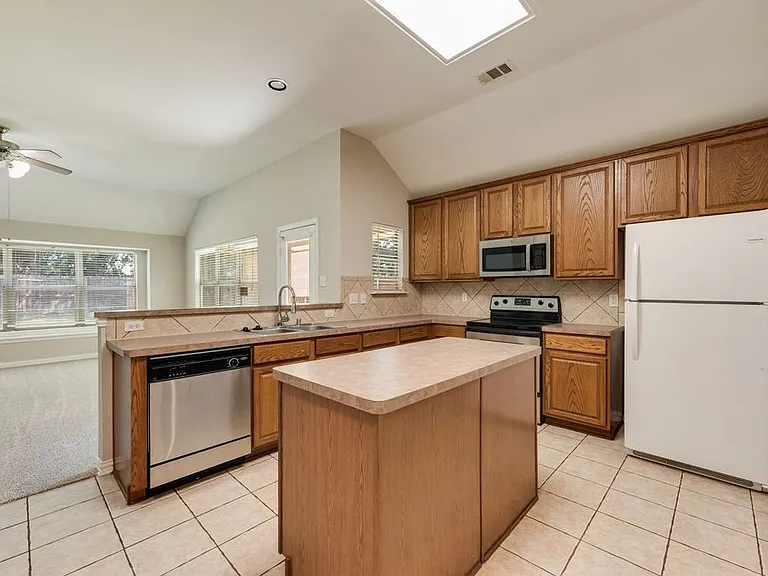 7600 Shasta Dr — Photo 12