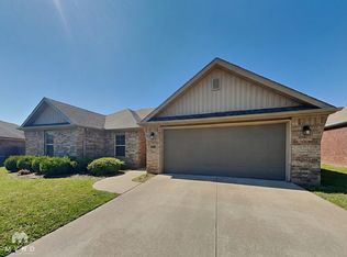 1020 Tarah Knolls Cir, Centerton, AR 72719