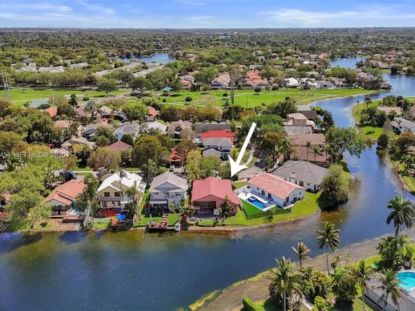 11585 N Quayside Dr, Cooper City, FL 33026