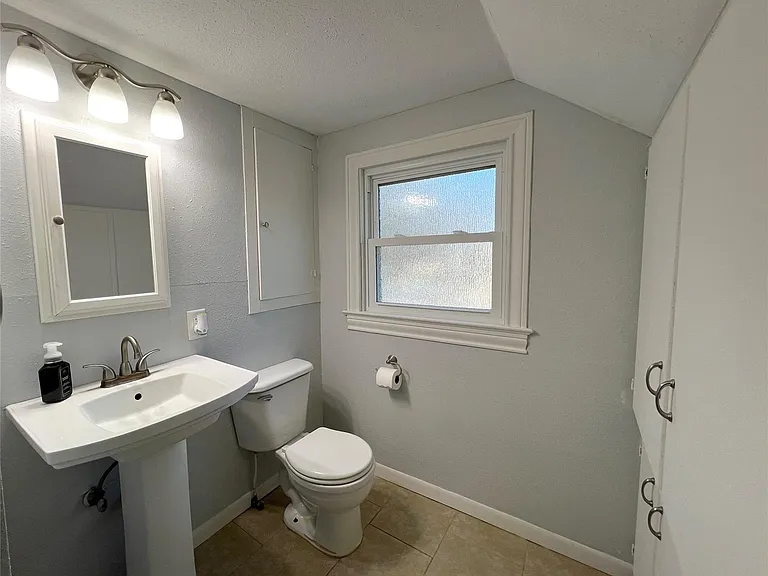 801 Avenue F — Photo 30