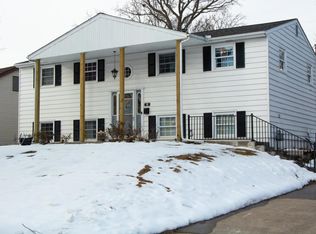 30 Ridge Lane Dr, Decatur, IL 62521