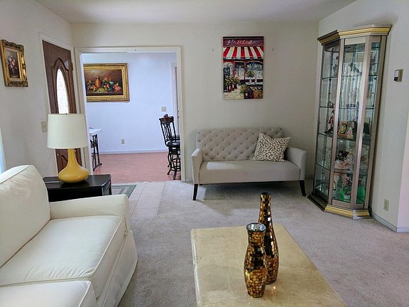 2nd image of 755 Los Robles Ave