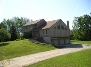 10375 Horseshoe Cir, Clarkston, MI 48348