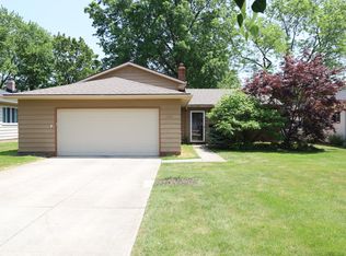 6623 Forest Glen Ave, Solon, OH 44139