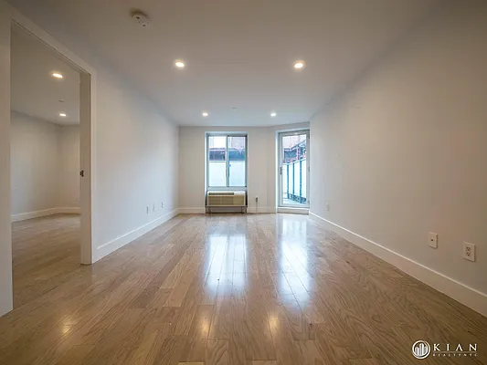 Rented by Kian Realty | media 14