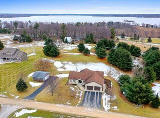 N8118 Serenity Dr, Crivitz, WI 54114