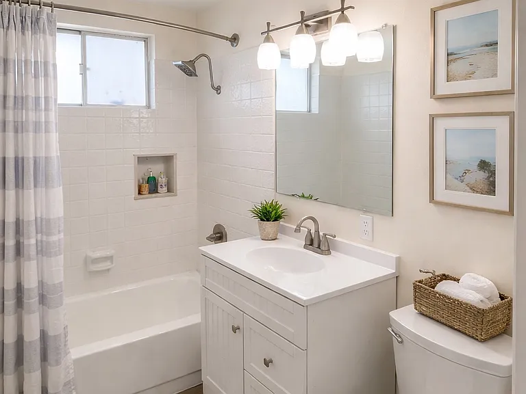 842 N Screenland Dr #C — Photo 3