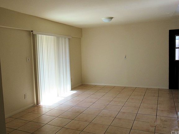 4th image of 17400 Blythe St