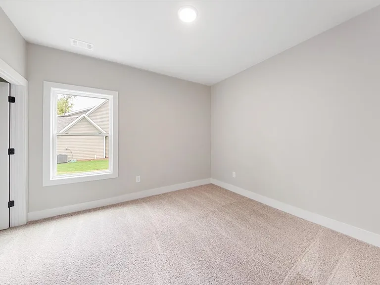 202 Railroad St — Photo 15