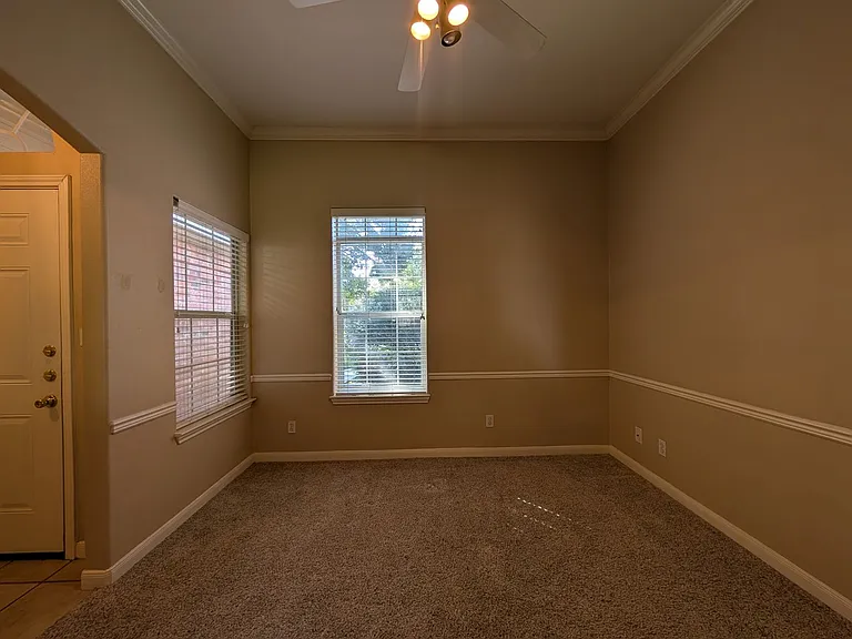 947 River Rock — Photo 4
