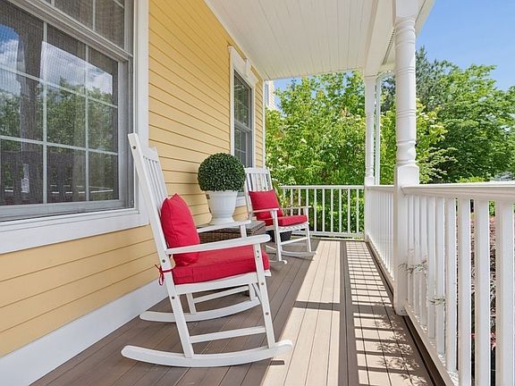 5th image of 36 Magnolia Ln