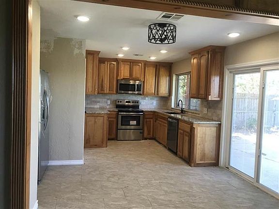 5th image of 4524 NE Highlander Cir