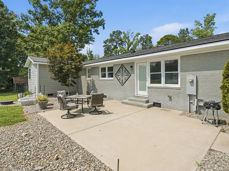 635 Ramblewood Dr — Photo 3