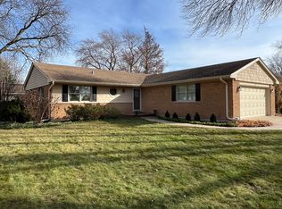 1335 N Peartree Ln, Mount Prospect, IL