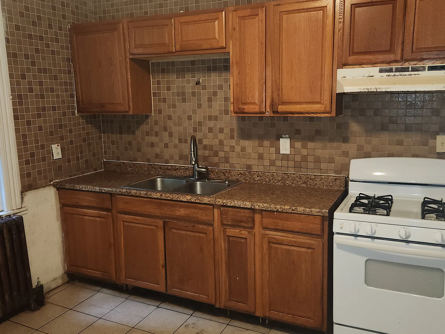 3 bed, 1250 sqft, $1,300 — Photo 2