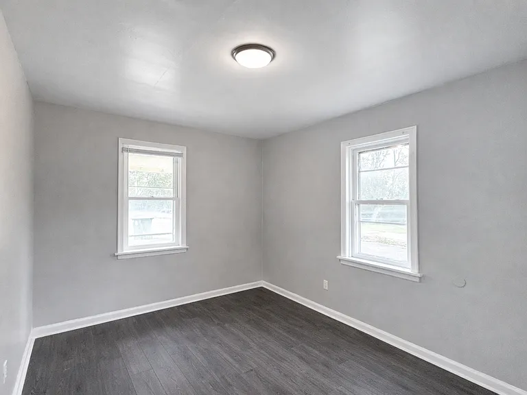 1524 Tanner Ave SW — Photo 2