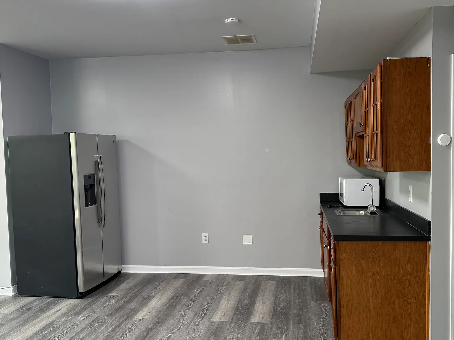 Studio, 650 sqft, $1,600 — Photo 4