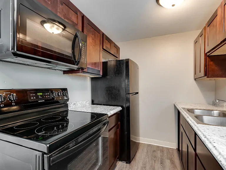 Imperial Continental Court Apartments — Photo 18