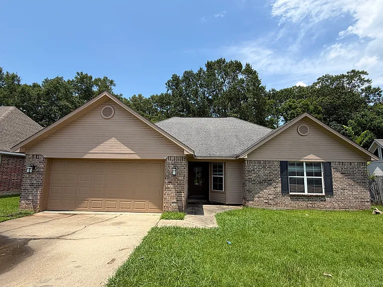 614 Alex Way — Photo 1