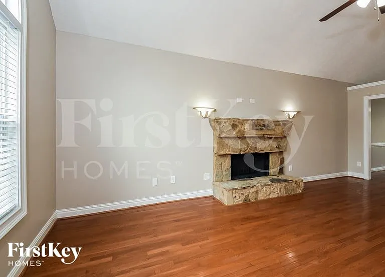 1229 Winsley Ct SW — Photo 3