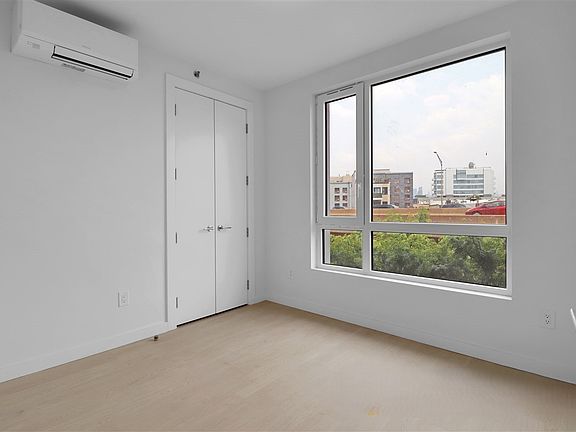 4th image of 280 Meeker Ave #605