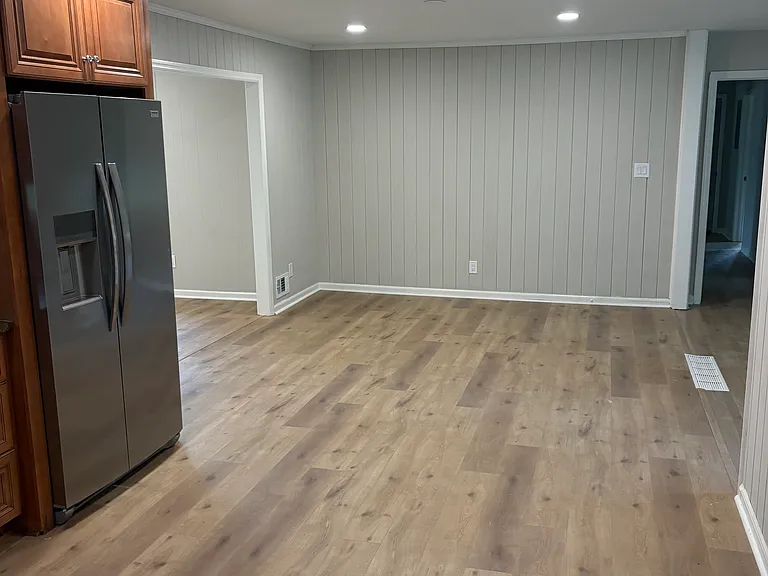 1262 Robert Ln — Photo 7