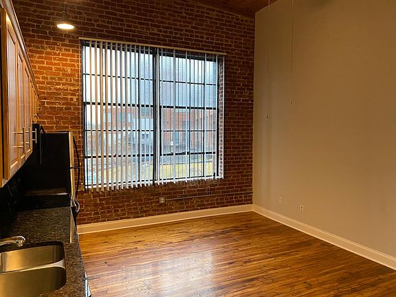 3rd image of 2740 Fort Ave #211