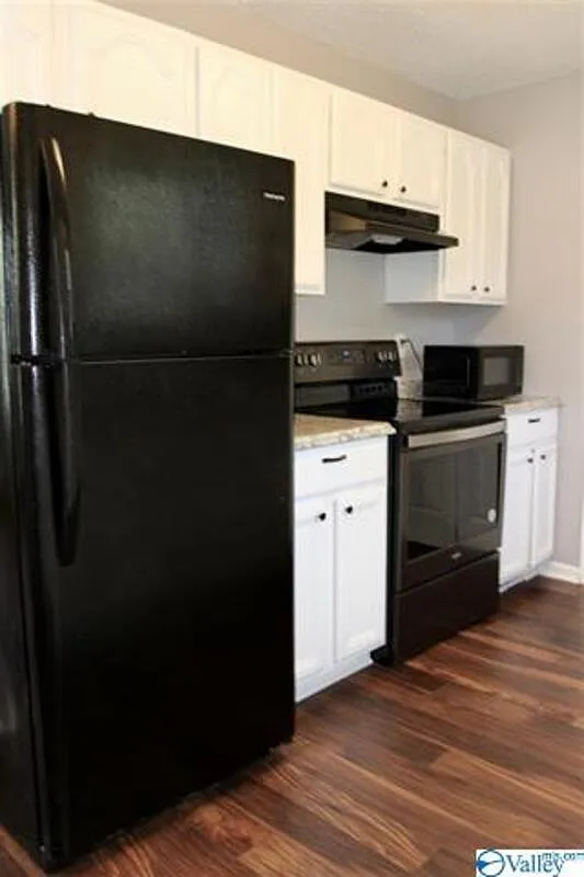 3 bed, 1.0 bath, 1117 sqft, $1,250 — Photo 2