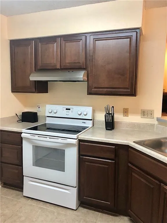 2 bed, 2.0 bath, 4678 sqft, $1,495 — Photo 2