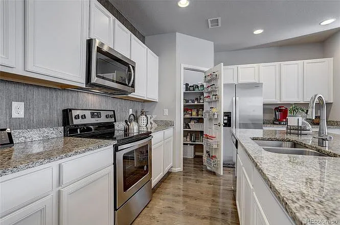 16061 E Bolling Dr — Photo 7