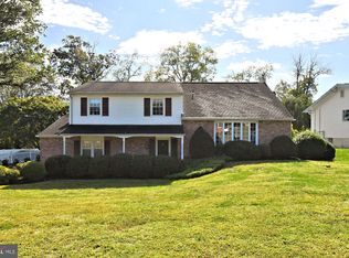 665 Whirlaway Dr, Warminster, PA