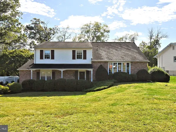 665 Whirlaway Dr, Warminster, PA 18974