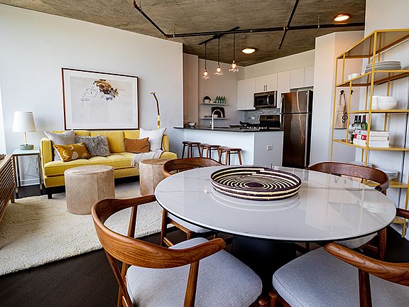 4th image of 504 N Green St #2710050