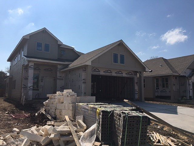 2nd image of 401 Tilly Ln