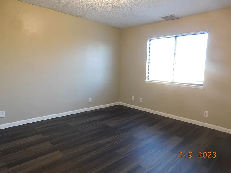 413 S Sunset St — Photo 7