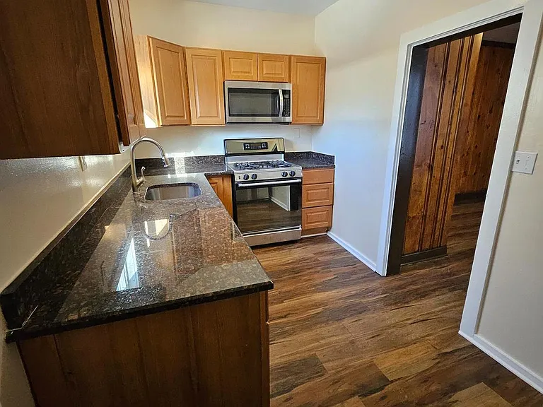 219 Woodlawn Ave — Photo 4