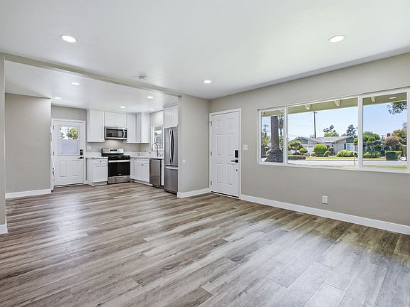 2nd image of 1076 El Campo Dr