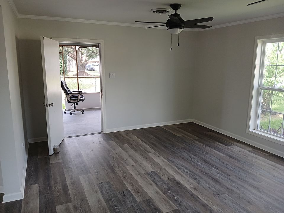 2nd image of 702 Coulon Rd