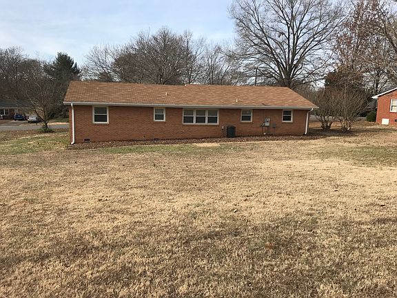 4th image of 3027 Hazel Dr